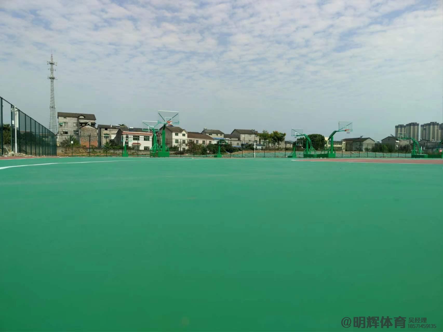 洛扎硬地丙烯酸球场的优缺点